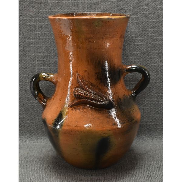 NAVAJO VASE (SIGNED)