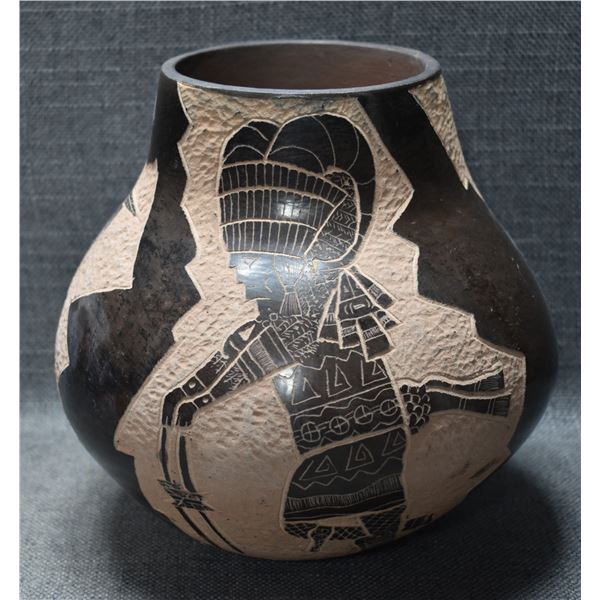 SANTA CLARA POTTERY VASE (EMILY AND DAN TAFOYA)