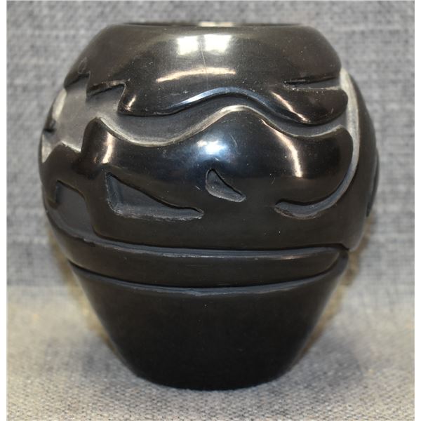 SANTA CLARA POTTERY VASE (STELLA CHAVARRIA)