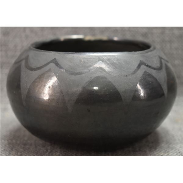 SAN ILDEFONSO POTTERY BOWL (MARIA MARTINEZ)