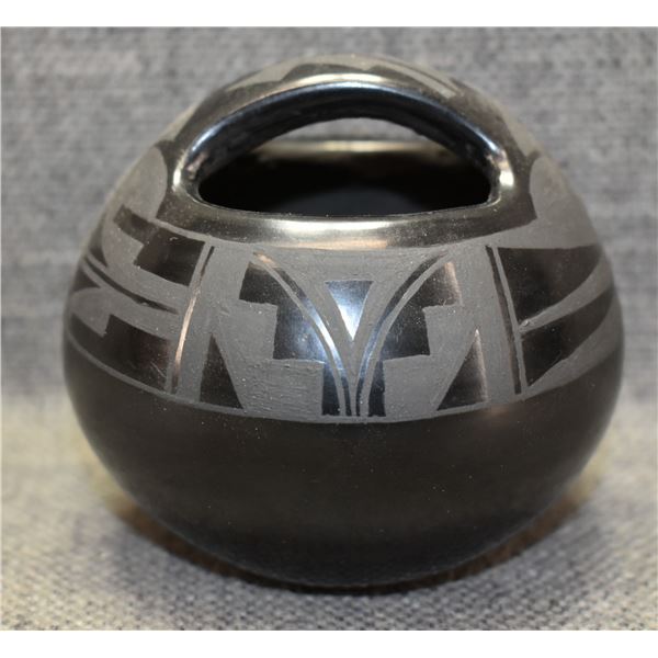 SANTA CLARA POTTERY BASKET (MARGARET GARCIA)