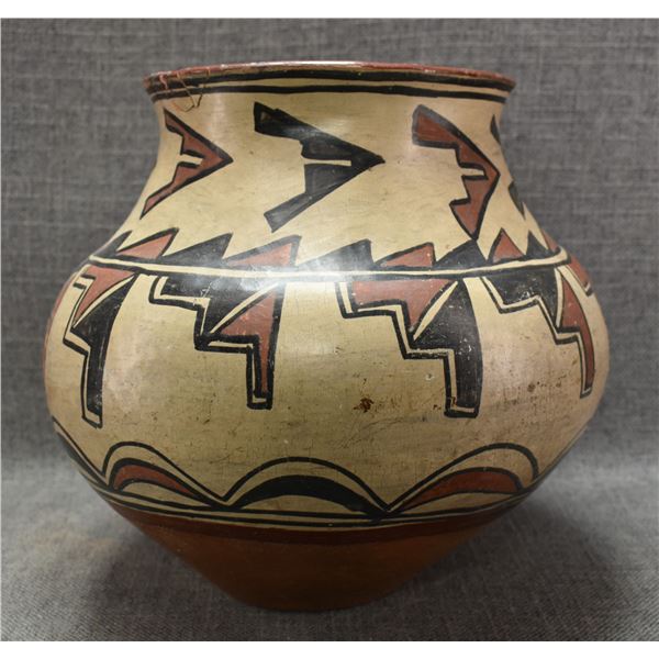 SAN ILDEFONSO POTTERY OLLA
