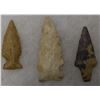 Image 2 : COLLECTION OF ARROWHEADS