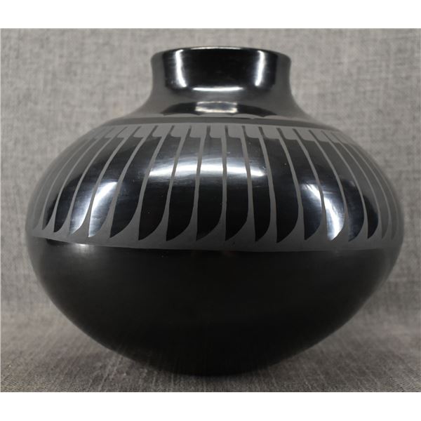 SAN ILDEFONSO POTTERY OLLA (MARIA & SANTANA)