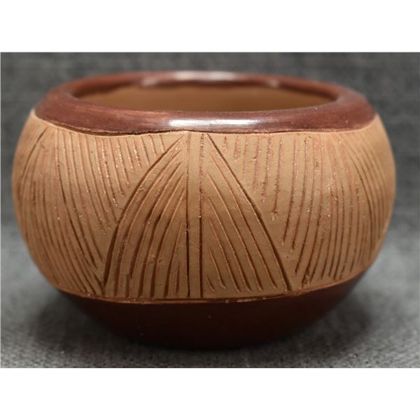 SAN JUAN POTTERY BOWL (TOMASITA MONTOYA)