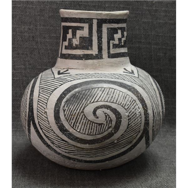 ANASAZI POTTERY VASE