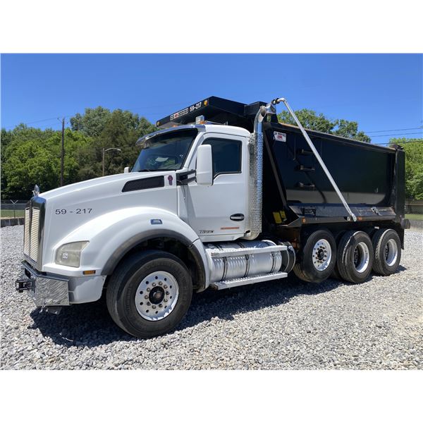 2017 KENWORTH T880 Dump Truck