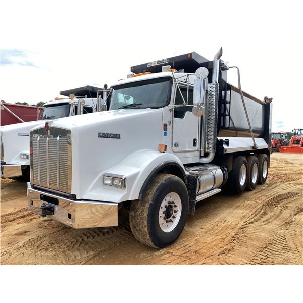 2020 KENWORTH T800 Dump Truck