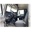 Image 18 : 2019 MACK GR64B Roll Off Truck