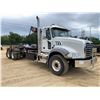 Image 4 : 2019 MACK GR64B Roll Off Truck