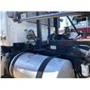 Image 12 : 2016 VOLVO VHD Roll Off Truck