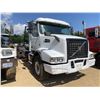 Image 4 : 2016 VOLVO VHD Roll Off Truck