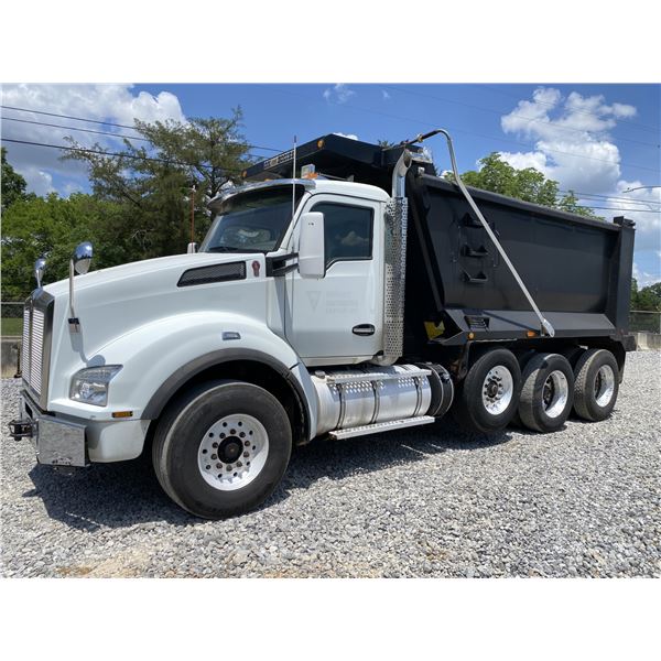 2017 KENWORTH T880 Dump Truck
