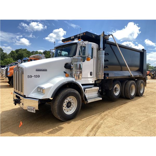 2014 KENWORTH T800 Dump Truck