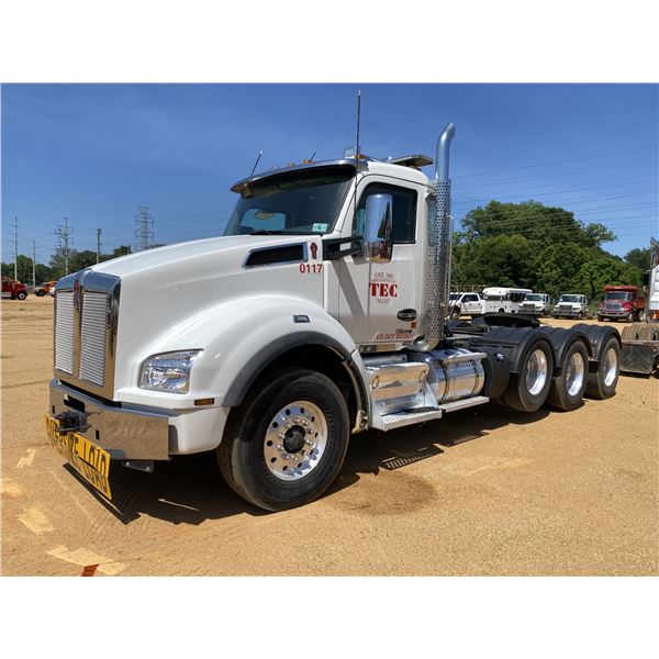 2023 KENWORTH T880 Day Cab Truck