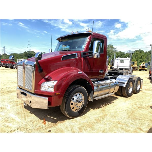 2023 KENWORTH T880 Day Cab Truck