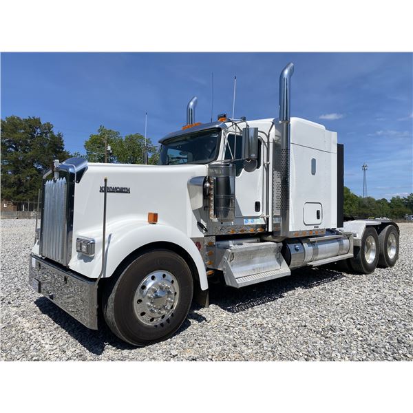 2020 KENWORTH W900 Sleeper Truck