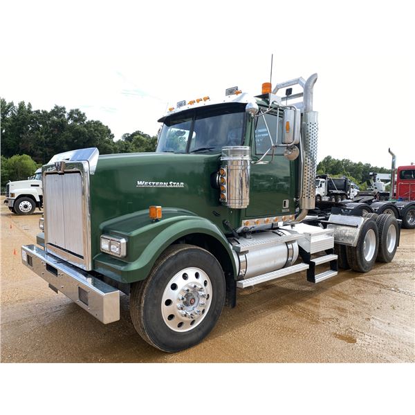 2018 WESTERN STAR 4900FA Day Cab Truck