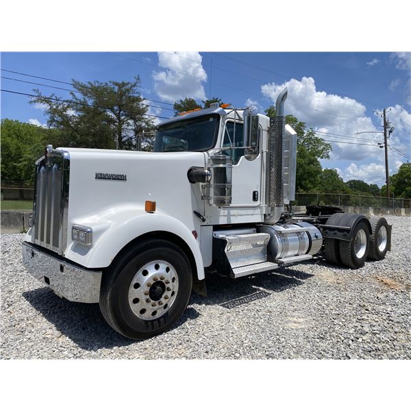 2019 KENWORTH W900 Day Cab Truck