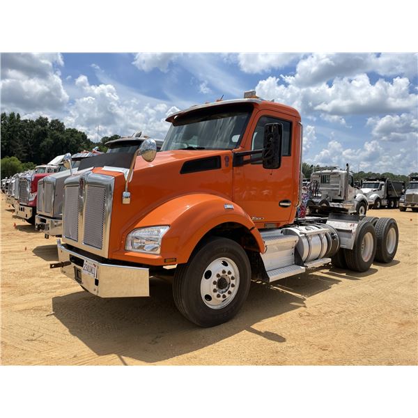 2020 KENWORTH T880 Day Cab Truck