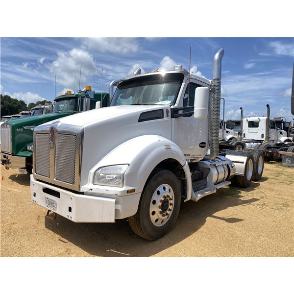 2016 KENWORTH T880 Day Cab Truck