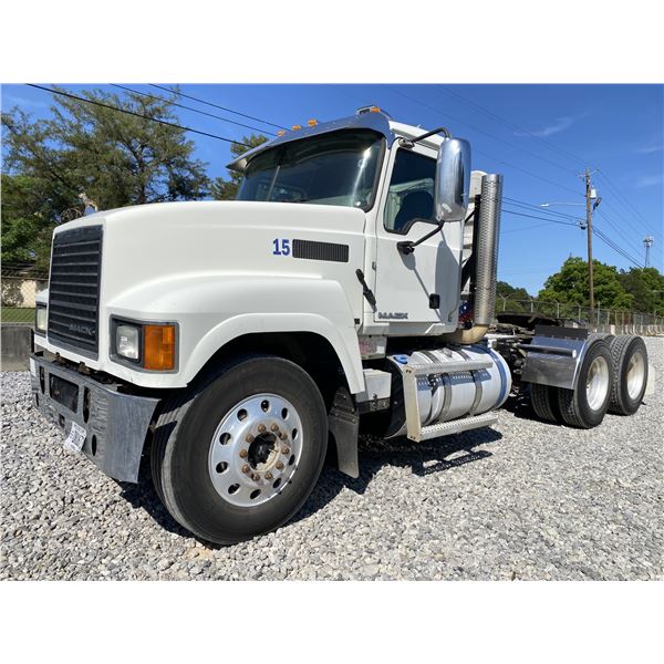 2015 MACK CHU613 Day Cab Truck