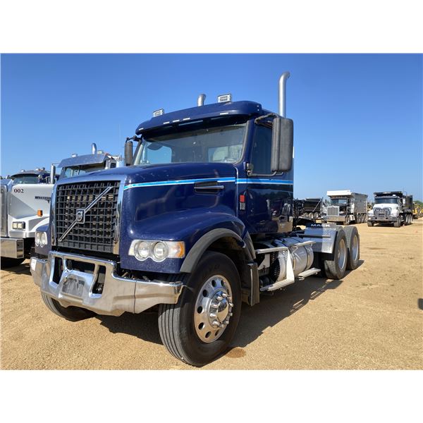 2017 VOLVO VHD Day Cab Truck