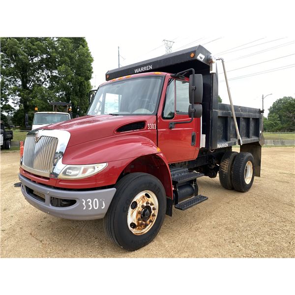 2016 INTERNATIONAL 7400 Dump Truck