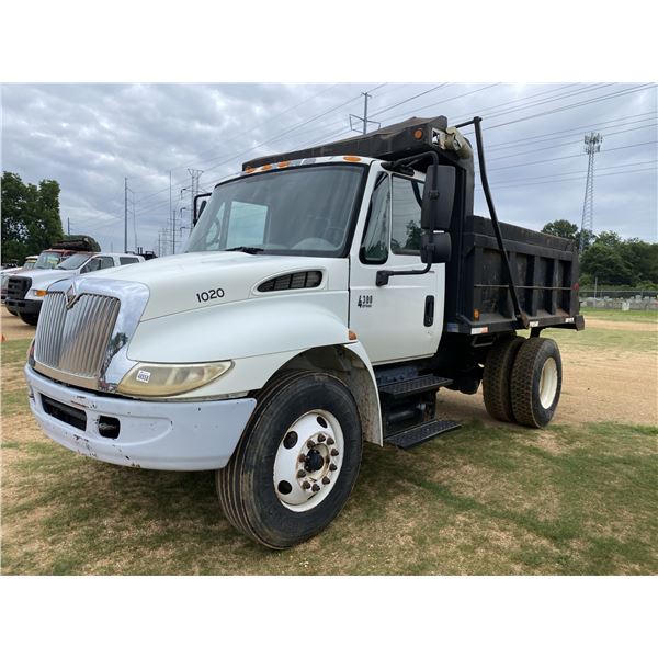 2003 INTERNATIONAL 4300 Dump Truck