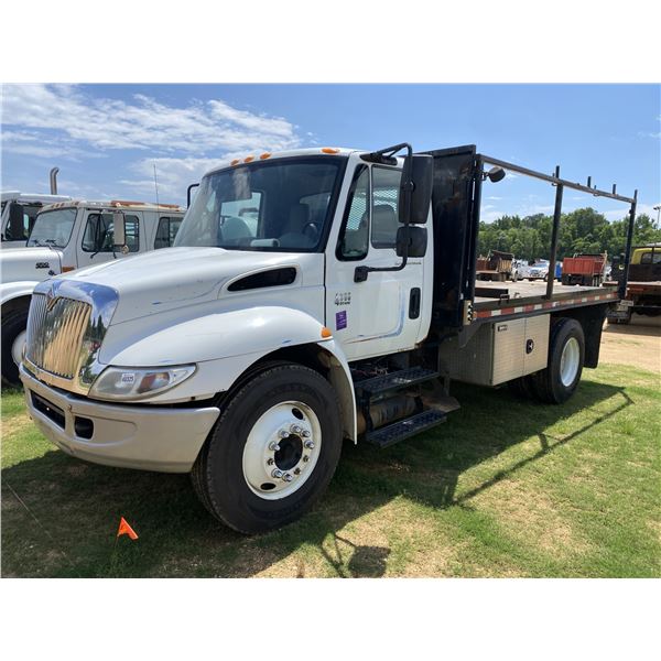 2006 INTERNATIONAL 4300 Flatbed Truck