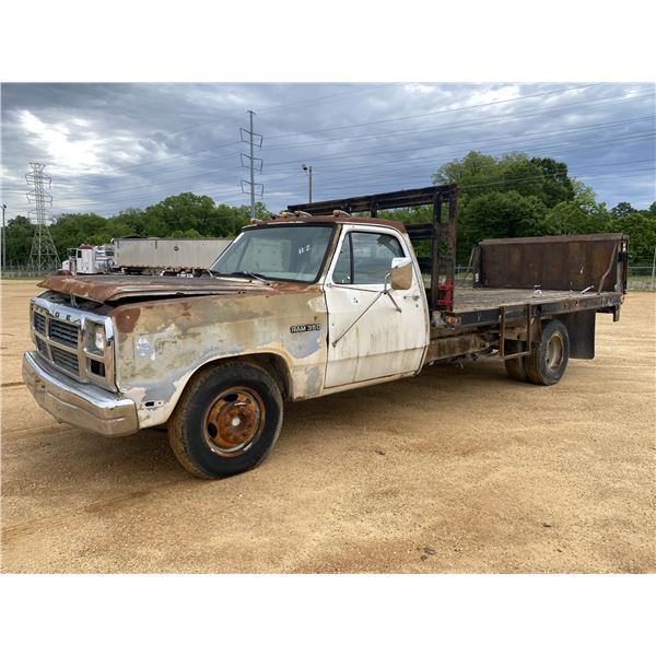 1992 DODGE RAM 350 Flatbed Truck