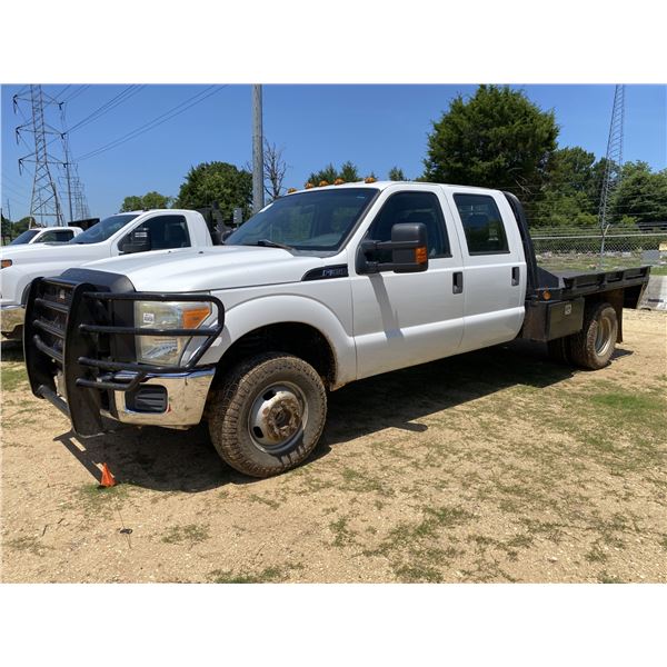2011 FORD F350 XL Flatbed Truck