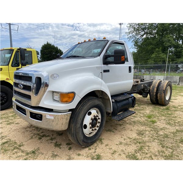 2015 FORD F750 XLT Cab and Chassis Truck