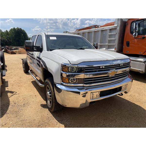 2015 CHEVROLET 2500 Cab and Chassis Truck