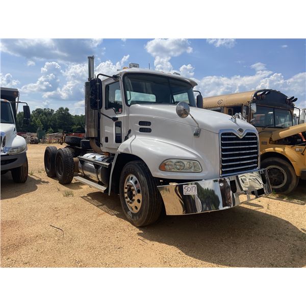2004 MACK CX613 Day Cab Truck