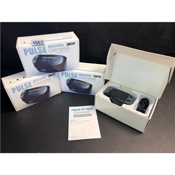 Lot of 4 IMDK Fingertip Pulse Oximeters (Model: C101A2) Measures Blood Oxygen/Pulse Rate - New