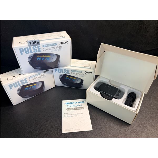 Lot of 4 IMDK Fingertip Pulse Oximeters (Model: C101A2) Measures Blood Oxygen/Pulse Rate - New