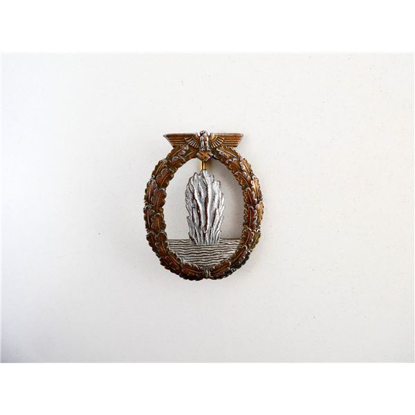 WWII GERMAN KREIGSMARINE MINESWEEPER BADGE