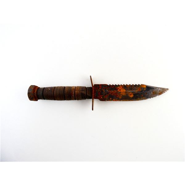 UNKNOWN MILITARY STYLE FIGHTING / SURVIVAL KNIFE
