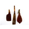 Image 2 : ASSORTED VINTAGE LEATHER SHOT / POWDER FLASK LOT