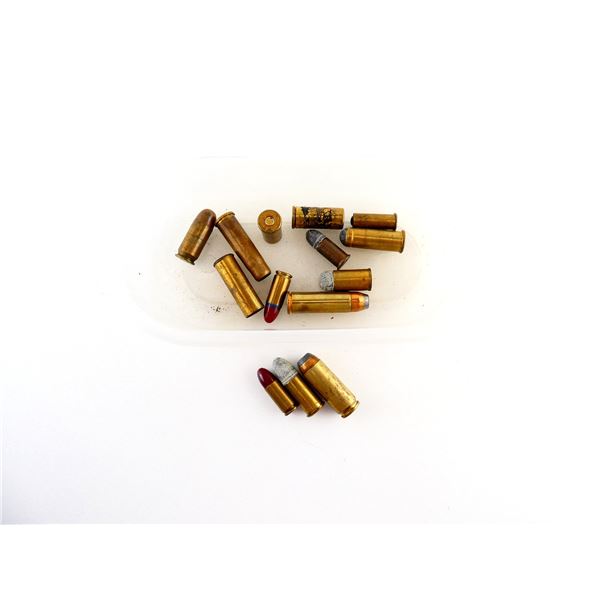 COLLECTIBLE ASSORTED PISTOL AND REVOLVER AMMO / PRIMED BRASS CASE LOT