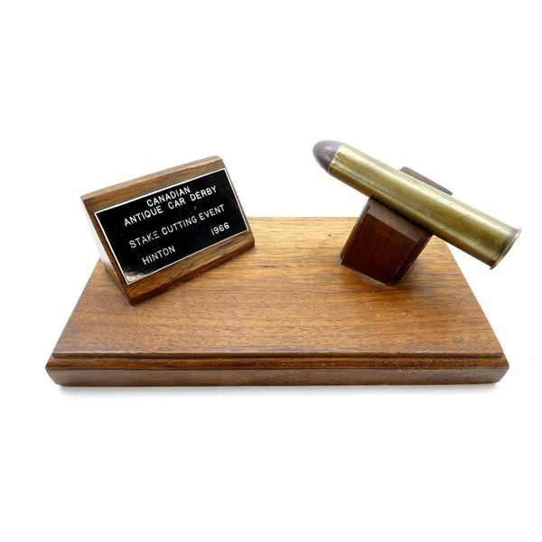 PRIMED KYNOCH .577 NITRO BRASS CASE ON A WOODEN TROPHY LOT