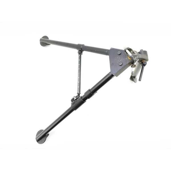 U.S. LIGHT WEIGHT TITANIUM M122 TRIPOD WITH PINTLE AND QUICK RELEASE PIN