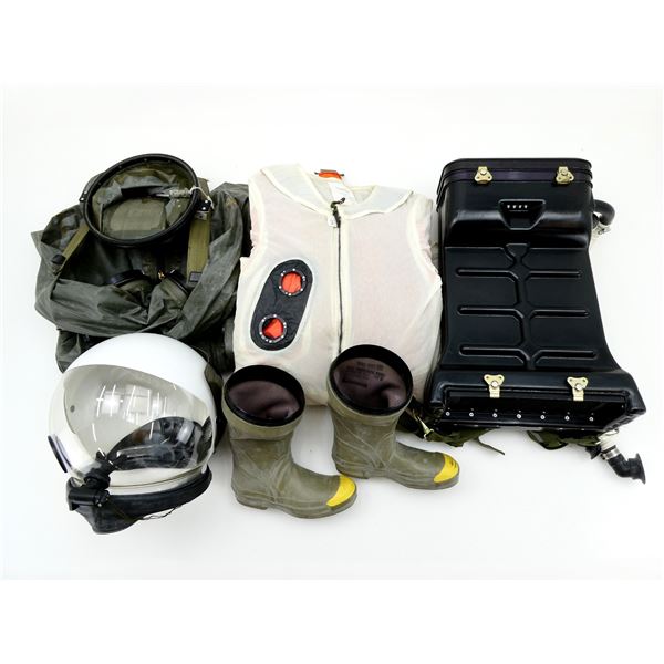 COLD WAR U.S. MILITARY TOXICOLOGICAL BUTYL-PROTECTIVE OUTFIT LOT