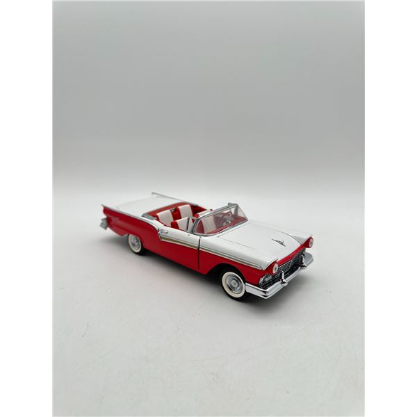 Franklin Mint 1:24 Scale 1957 Ford Skyliner Die-Cast Model