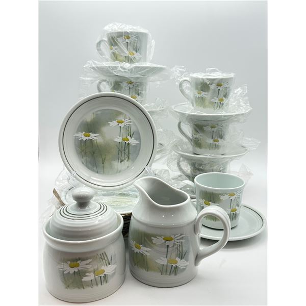 Royal Doulton Lambethware 'Daisyfield' Tea/Coffee Service