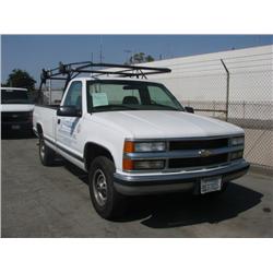 1998 Chevy 2500 Truck Vin. 1GCGC24R8WE152257 Mileage 174044 Automatic, AC Utility/Work Truck