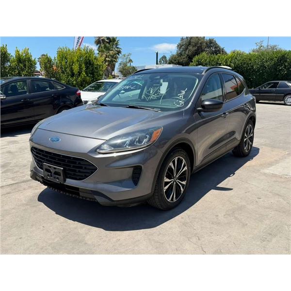 FORD  ESCAPE 2021 O/S TITLE 2 DAYS