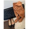 Image 10 : Footwear and Winter Accessories Collection