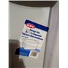 Image 4 : Storage Totes and Plastic Garment Hangers